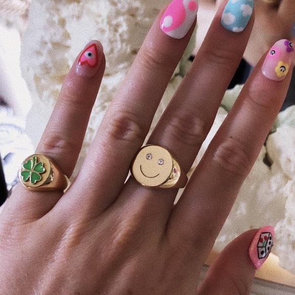 Gold Smiley Face Signet Ring - Picture 6 of 7